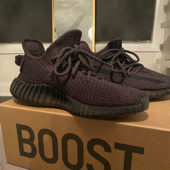 YEEZY 350 BLACK REFLECTIVE - Picture 2 of 7